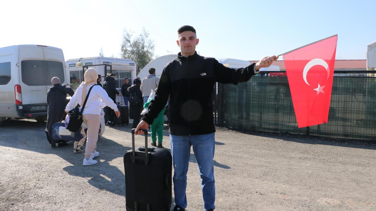 Türk Bayrağıyla Dönen Abdulkadir'in Suriye Kararı Şaşırttı